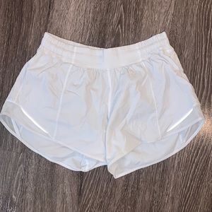 Lululemon Hotty Hot Low Rise Lined Short 4”